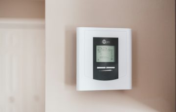 white and gray thermostat at 19 5